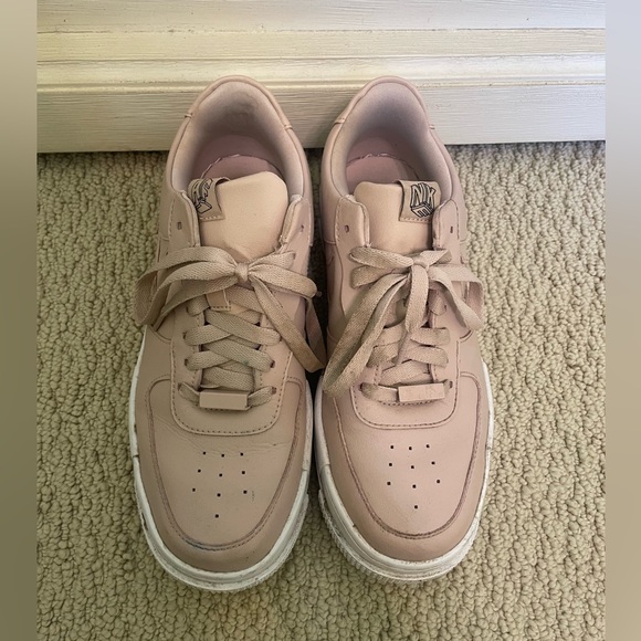 Nike Women’s Pink Air Force 1 - Picture 3 of 3